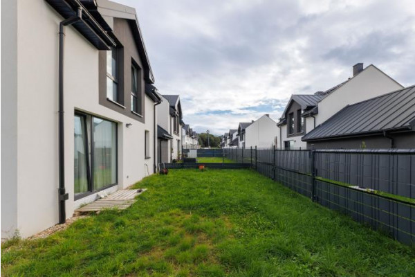 bielski, Wilkowice, Sielska, Dom w zabudowie bliźniaczej w Wilkowicach