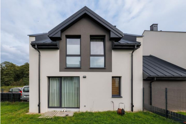 bielski, Wilkowice, Sielska, Dom w zabudowie bliźniaczej w Wilkowicach