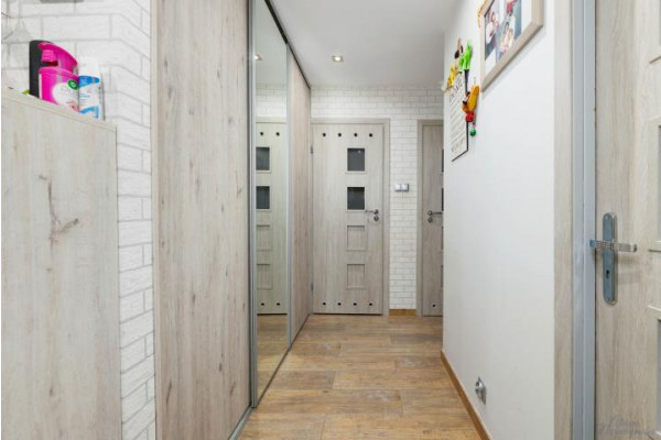 Bielsko-Biała, Kamienica, Roztoki, Czteropokojowe mieszkania w niskim bloku